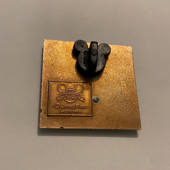 3/$30 Y2K Disney Dory Finding Nemo Pin - Picture 4 of 5